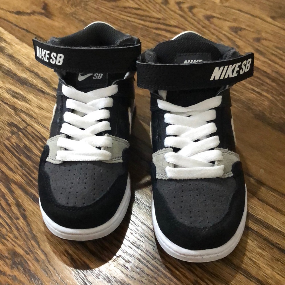 Boys Nike Basketball Shoes  🏀